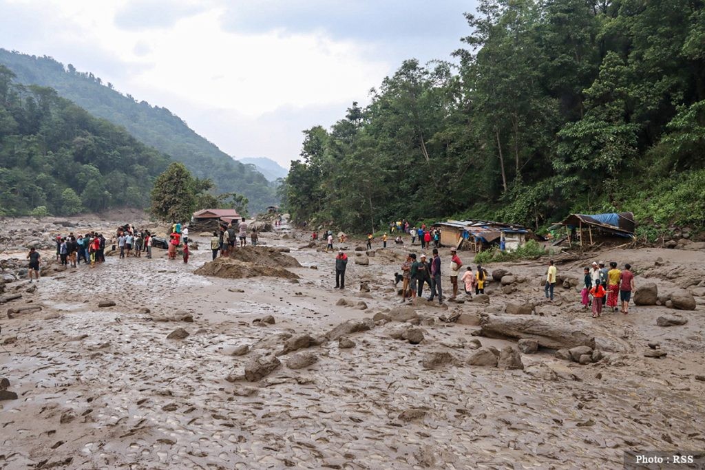 बाढी पहिरोमा परेर ६ को मृत्यु ६ घाइते २९ बेपत्ता ।