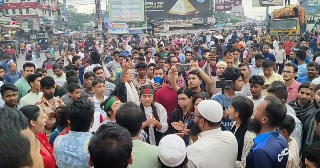 बंगलादेशमा हिंसा भडकियो ।